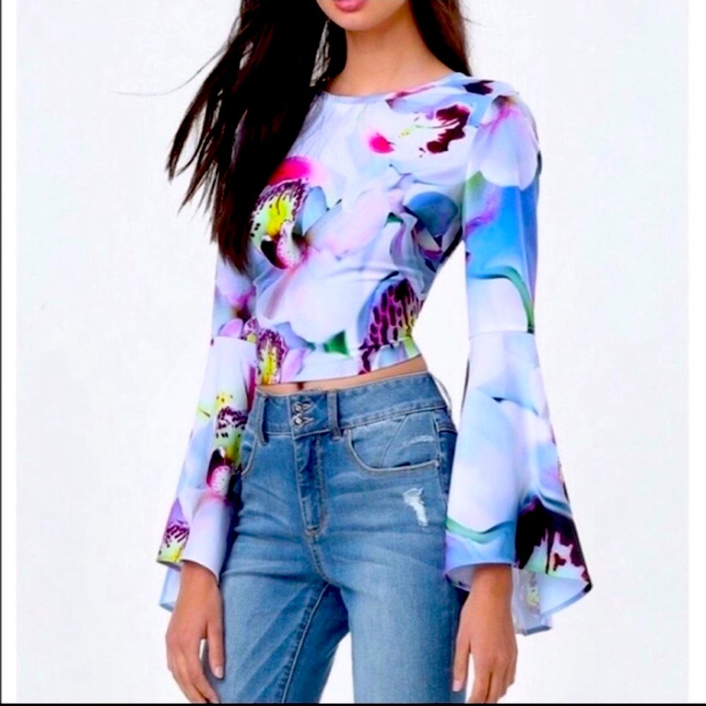 bebe | Orchid Floral Watercolor Crop Top with Bell Sleeves size00